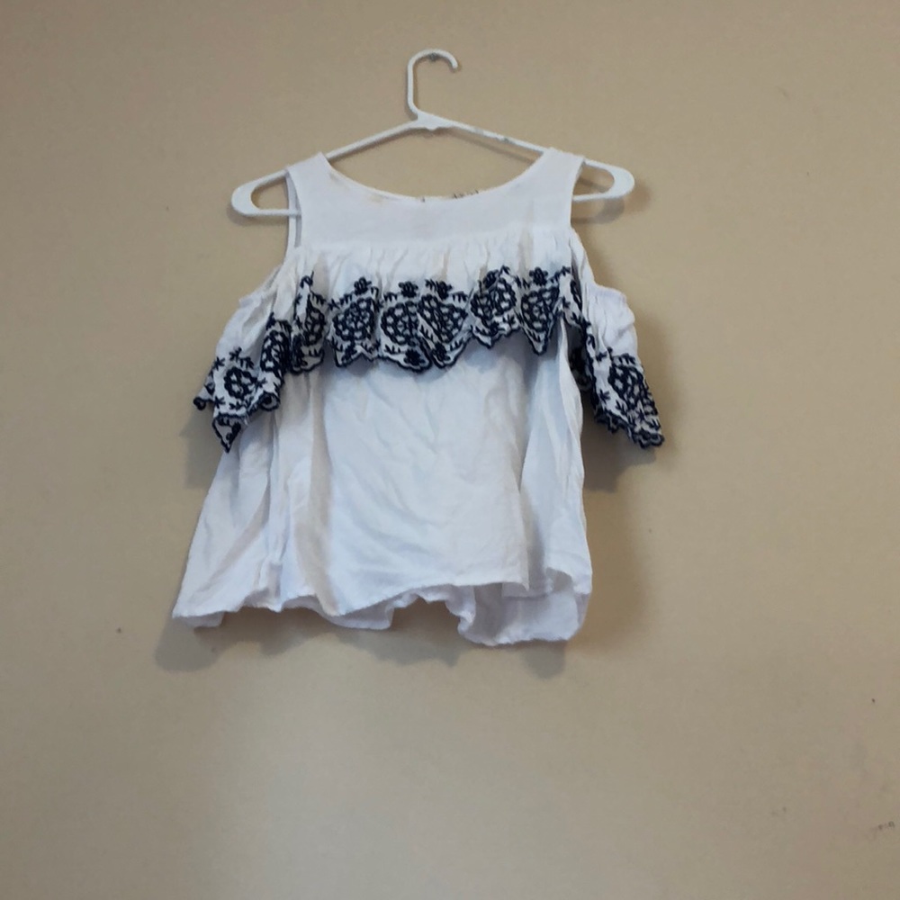 Open shoulder tank